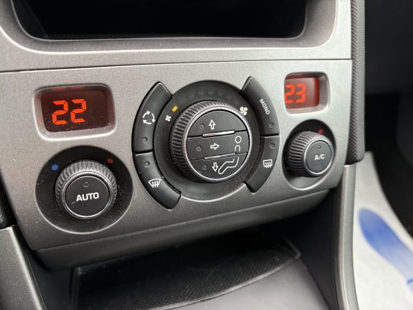 Peugeot 308 1.6 Premium – Image 13